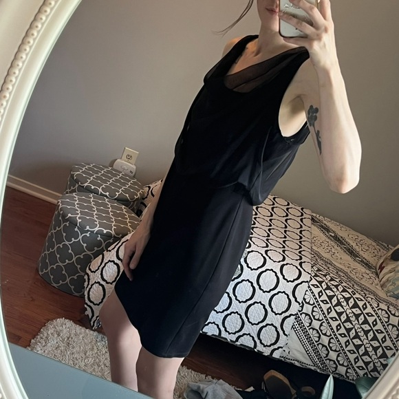 bloomingdale’s black elegant sleeveless tight-fitted dress with sheer & sparkles - Picture 14 of 16